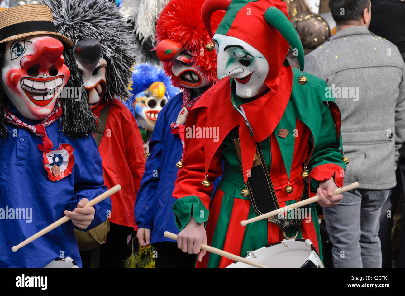 Les participants de l'enfance et de la famille fasnacht, le carnaval de Bâle, Suisse Banque D'Images