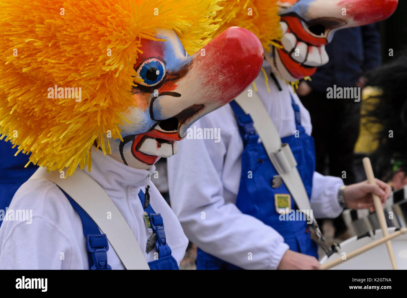 Les participants de l'enfance et de la famille fasnacht, le carnaval de Bâle, Suisse Banque D'Images