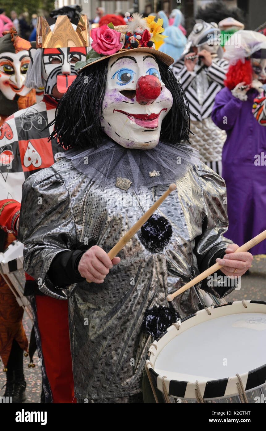 Les participants de l'enfance et de la famille fasnacht, le carnaval de Bâle, Suisse Banque D'Images