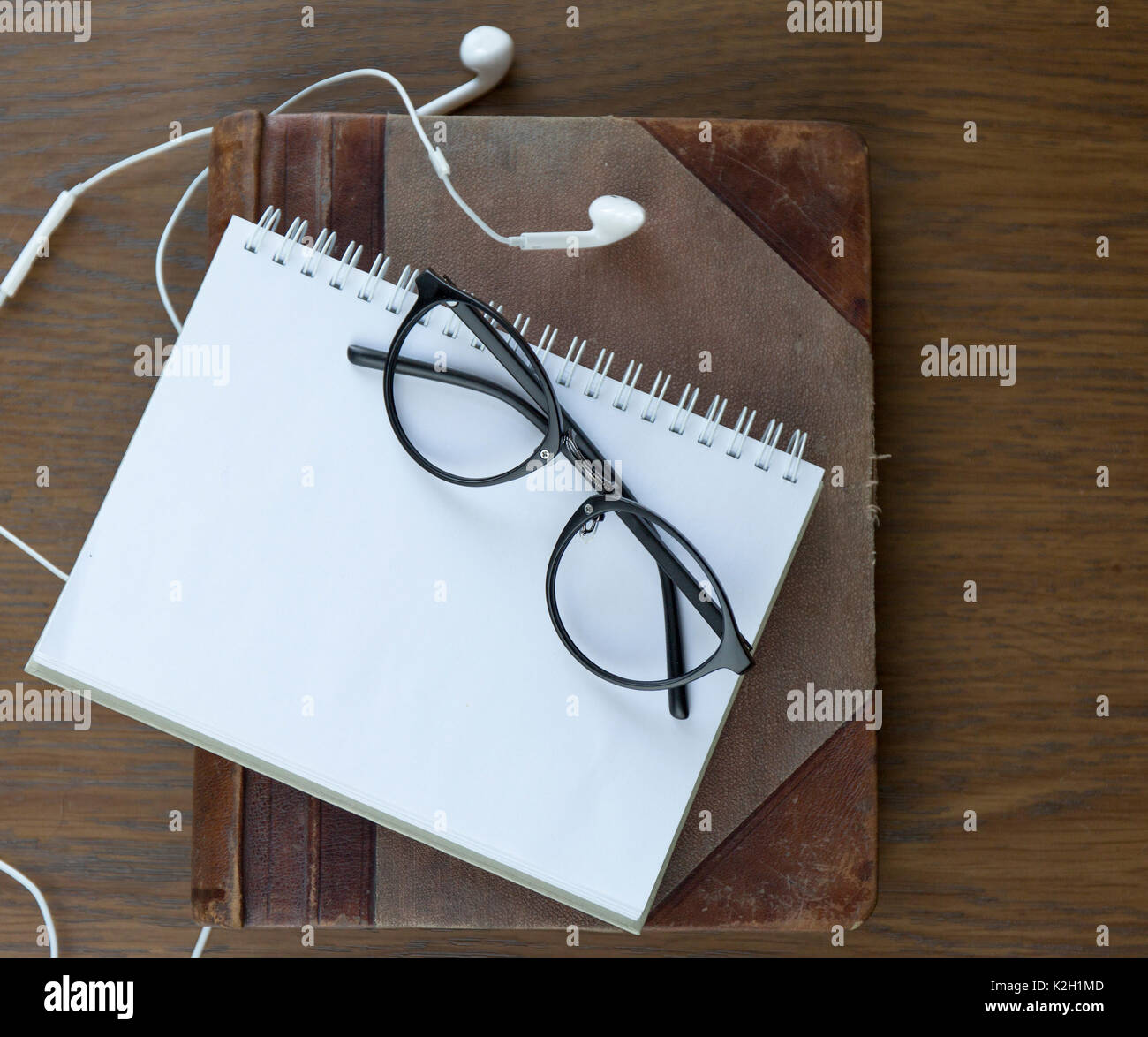 La maquette de l'art portable avec un casque et lunettes. Vue d'en haut. Place pour le texte Banque D'Images