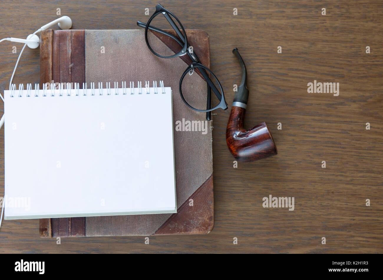La maquette de l'art portable avec un casque et lunettes. Vue d'en haut. Place pour le texte Banque D'Images