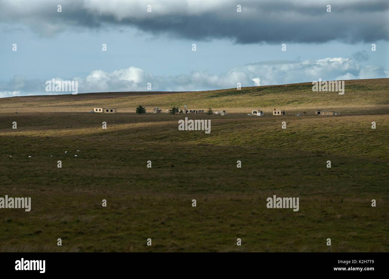 RAF Gilsland Spadeadam de tir militaire MOD en Cumbria et Nothumberland, Angleterre. Aug 2017 montrant dummy 'milieu' de l'est ville et le vieux ta inutilisés Banque D'Images