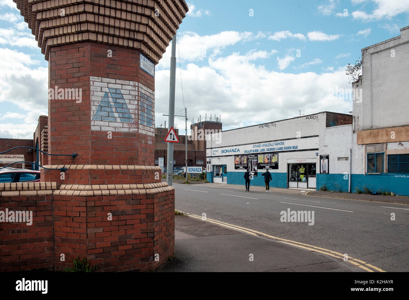 La course vers le bas, rue Centre dans le district de Kingston sur la rive sud de la Clyde Glasgow, Ecosse Banque D'Images