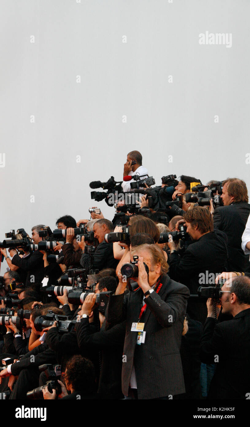 Venise, Italie. 6 septembre 2008 : groupe de photographes et de tir de pointage lors de la cérémonie de clôture de l'année 2008 65e Festival du Film de Venise. Banque D'Images