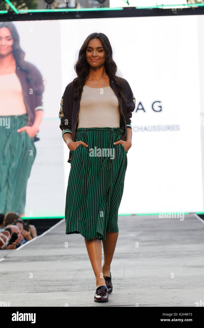 Montréal,Canada 25/08/2017. Un modèle promenades sur la piste de l'Elisa G fashion show qui a eu lieu au cours de la mode et du Design Festival. Banque D'Images