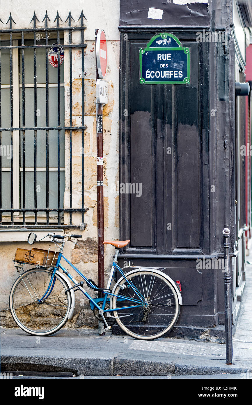 L'article vélo dans la rue à Paris Banque D'Images