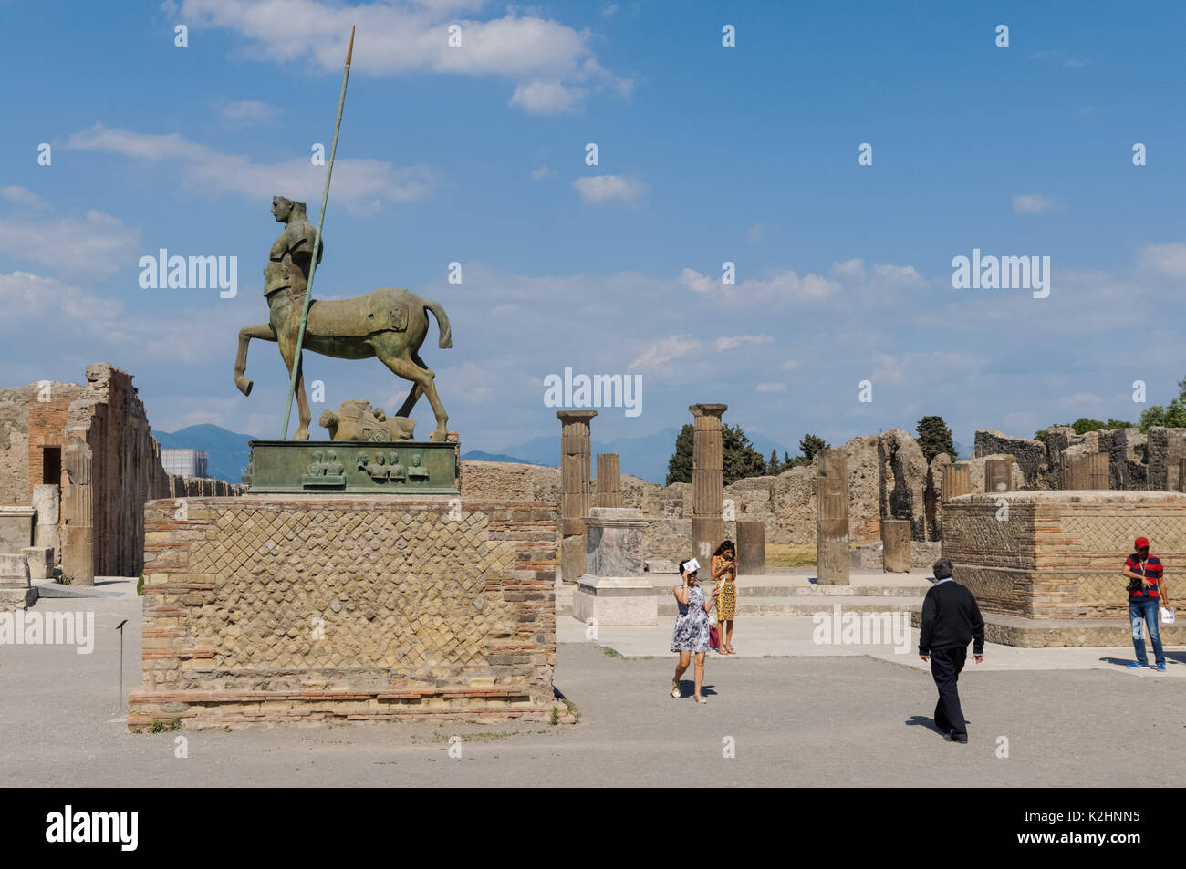Igor Mitoraj sculpture de bronze à l'époque romaine de Pompei, Italie Banque D'Images