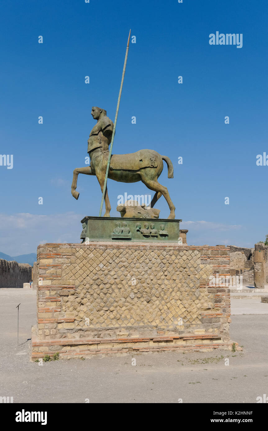 Igor Mitoraj sculpture de bronze à l'époque romaine de Pompei, Italie Banque D'Images