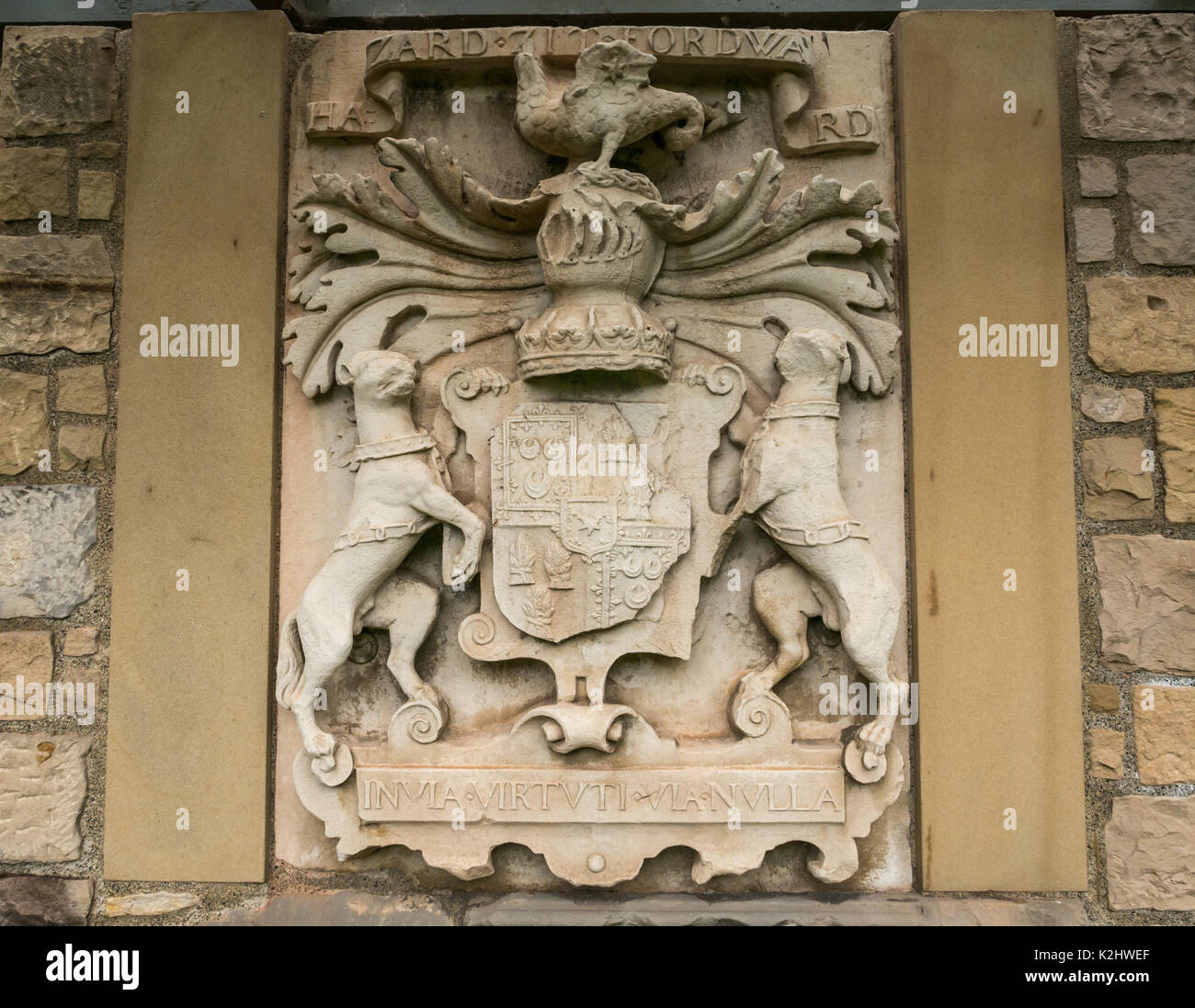 Seton relique Palace, maintenant démolie. Armoiries de la famille Seton et inscription Hazard Zit en avant ou peu importe ce qu'aller de l'avant, East Lothian, Scotland Banque D'Images