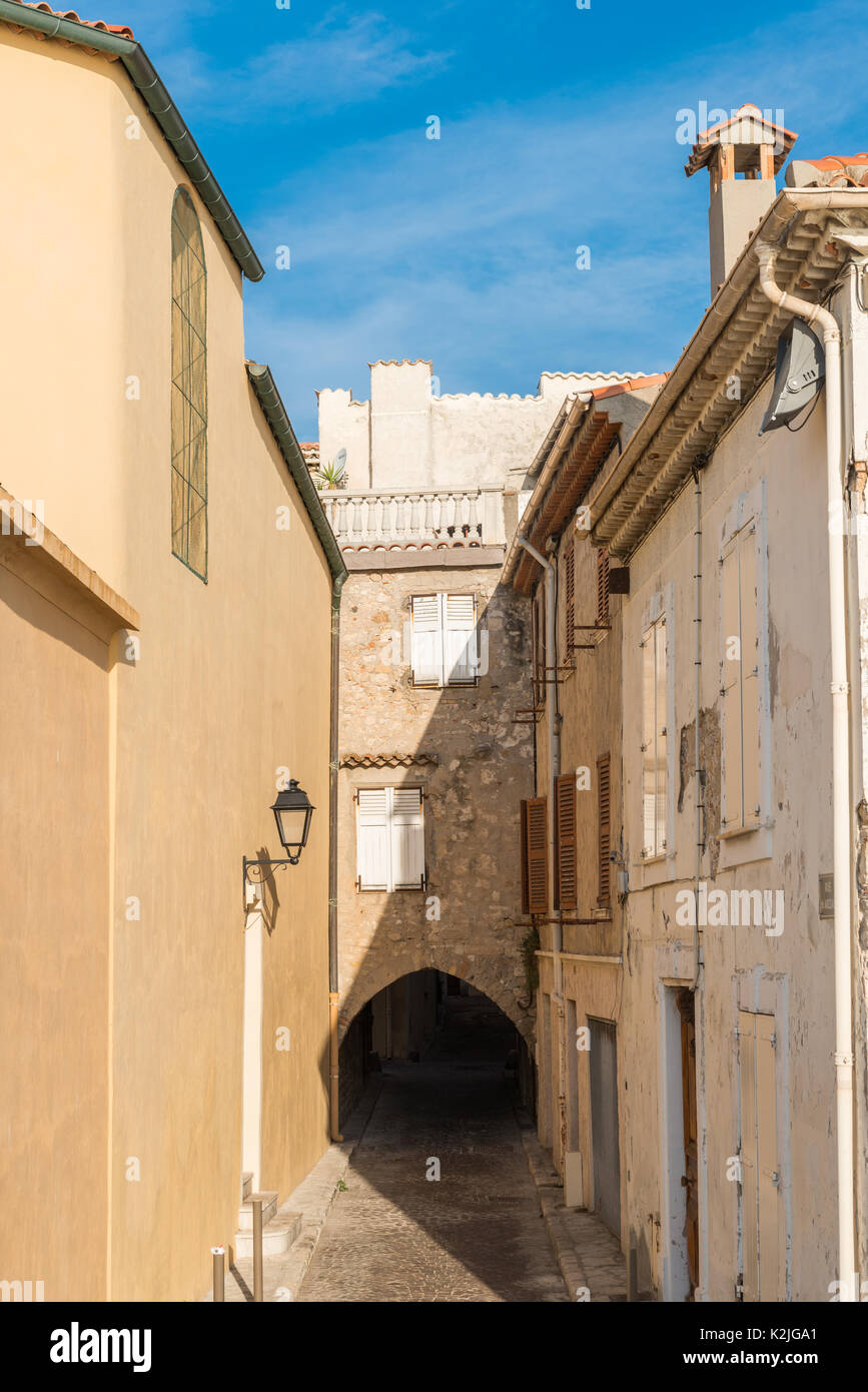 Une arche médiévale à Antibes, Côte d'Azur, France Banque D'Images