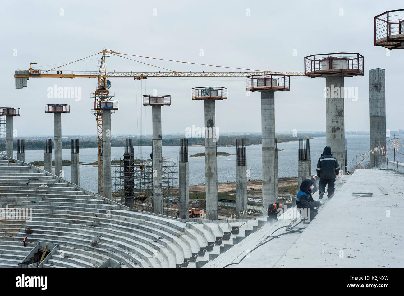 Nizjni Novgorod Central stade en construction. Construction et rénovation des stades de football en Russie est une course contre la montre que la Russie est l'hôte de la Coupe du Monde FIFA 2018 en juin et juillet 2018. Banque D'Images