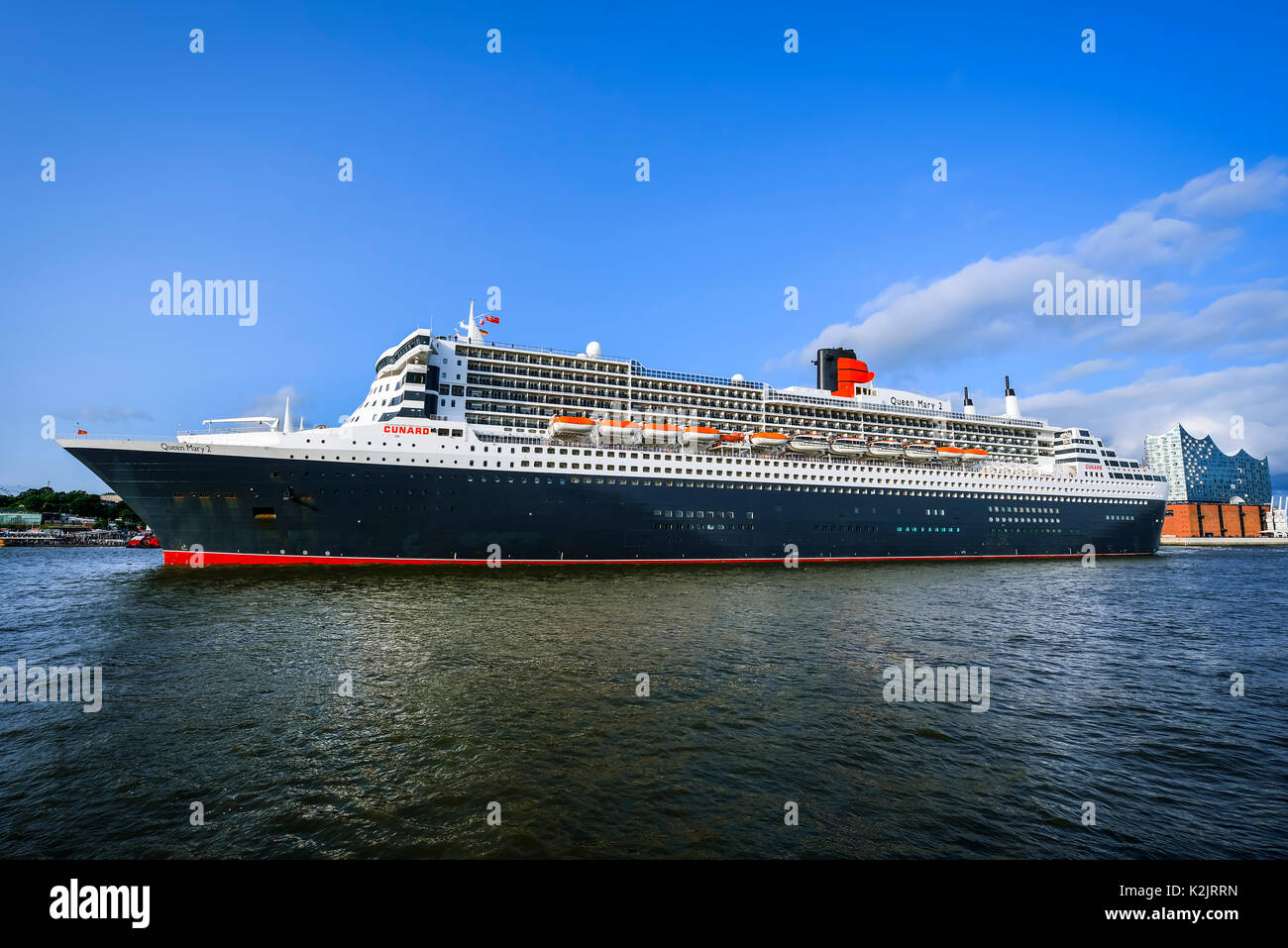 Bateau de croisière queen mary 2 dans le port de Hambourg, Allemagne Banque D'Images