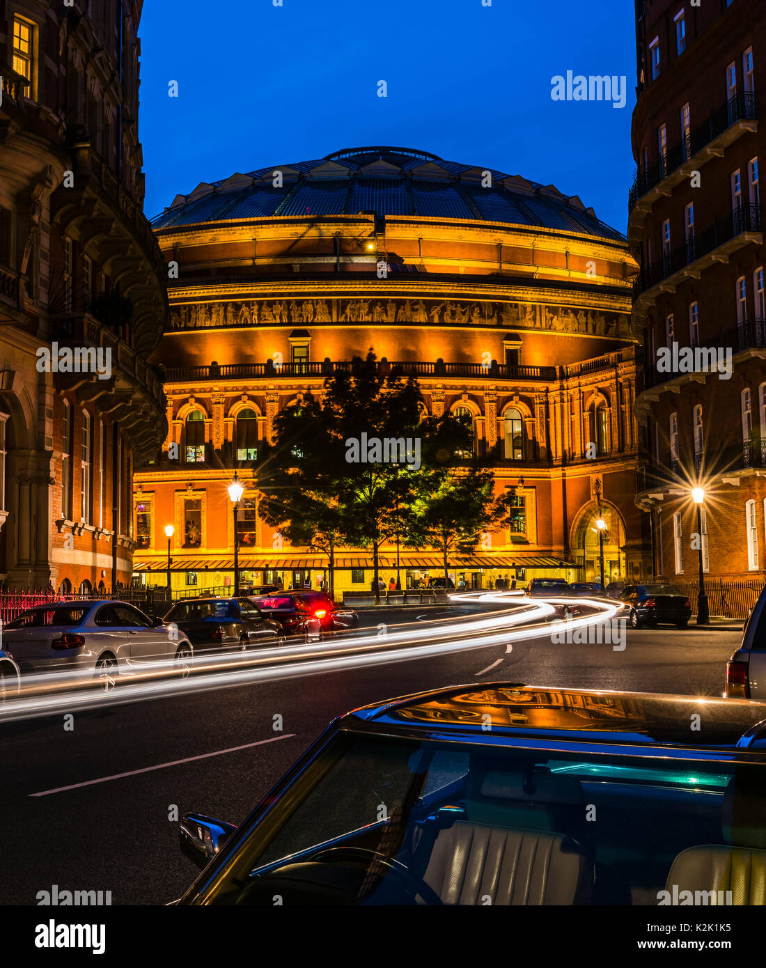 Lumières autour du Royal Albert Hall, au crépuscule, Londres, UK Banque D'Images