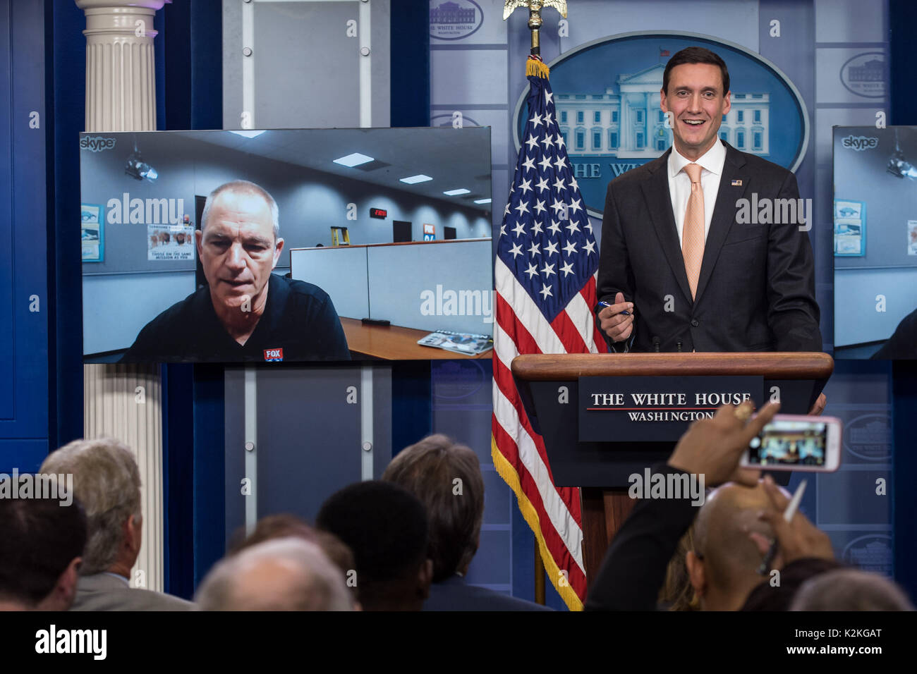 Washington, D.C., USA. Août 31, 2017. White House Homeland Security Advisor Tom Bossert parle lors d'un briefing à la Maison Blanche à Washington, DC Le 31 août 2017. Bossert a parlé de la poursuite des efforts de l'administration pour aider les personnes touchées par l'ouragan Harvey. Photo de Ken Cedeno/crédit : Zuma Zuma Ken Cedeno/wire/Alamy Live News Banque D'Images