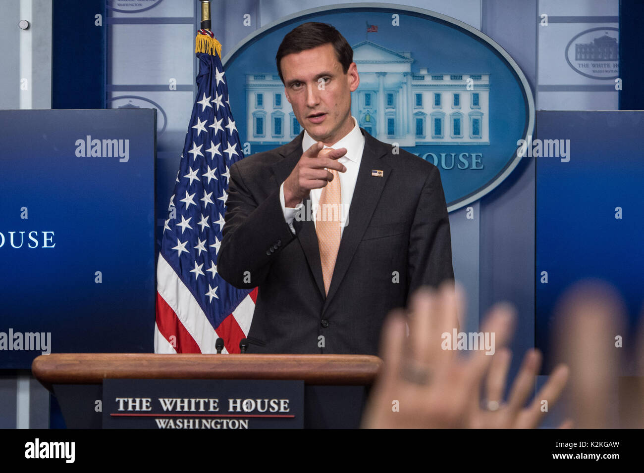 Washington, D.C., USA. Août 31, 2017. White House Homeland Security Advisor Tom Bossert parle lors d'un briefing à la Maison Blanche à Washington, DC Le 31 août 2017. Bossert a parlé de la poursuite des efforts de l'administration pour aider les personnes touchées par l'ouragan Harvey. Credit : Ken Cedeno/ZUMA/Alamy Fil Live News Banque D'Images