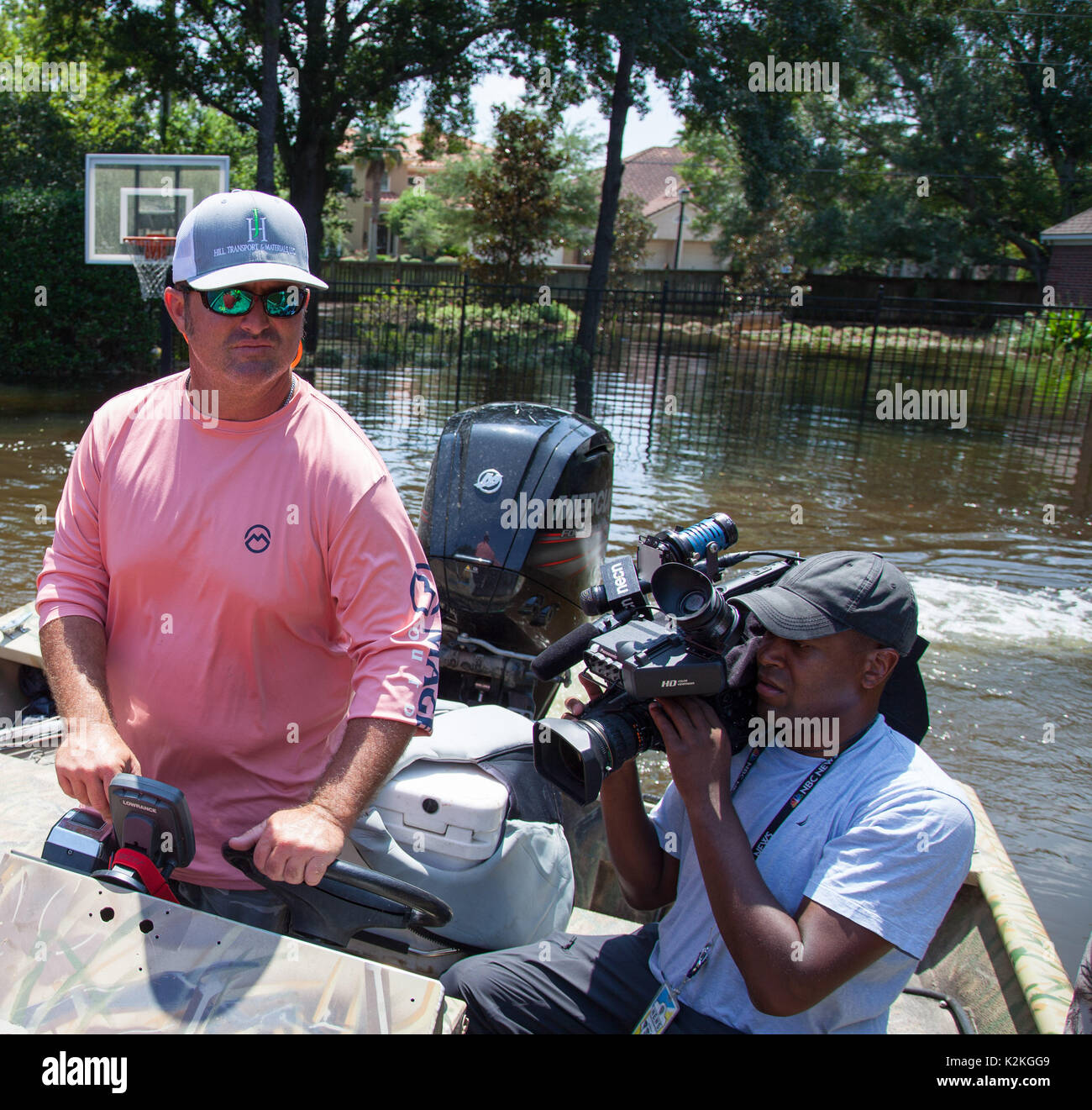 Houston, USA. 31 août 2017 : NBC News films Boston aux opérations de sauvetage de l'inondation causée par l'ouragan Harvey à Houston, TX. John Glaser/CSM./Alamy Live News Banque D'Images