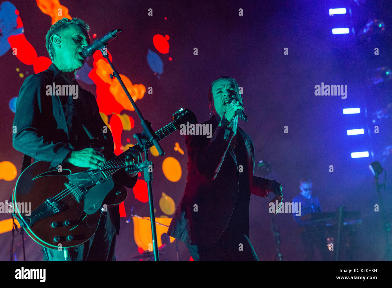 Tinley Park, Illinois, États-Unis. Août 30, 2017. MARTIN GORE, Dave Gahan et ANDY FLETCHER de Depeche Mode au cours Global Spirits tour à Hollywood Casino Amphitheatre à Tinley Park, Illinois Crédit : Daniel DeSlover/ZUMA/Alamy Fil Live News Banque D'Images