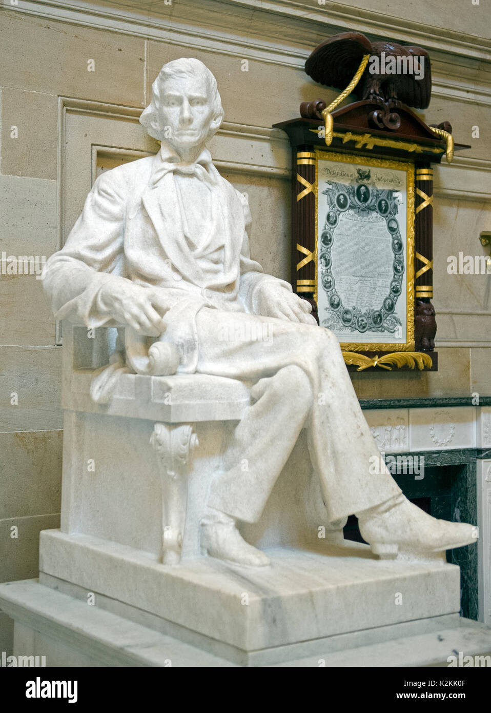 Statue d'Alexander Hamilton Stephens, Vice-président des États confédérés d'Amérique qui fait partie de la National Statuary Hall Collection dans le Capitole à Washington, DC le Jeudi, 31 août, 2017. La statue de Vice Président Stevens a été accordée à la collecte par l'État de Géorgie en 1927. La collection est composée de 100 statues, deux de chaque état. De ce nombre, douze chefs confédérés dépeindre. Les statues sont devenus controversés et il y a eu des appels pour leur retrait du Capitole. Credit : Ron Sachs / CNP - AUCUN FIL SERVICE - Photo : Ron Sachs/C Banque D'Images