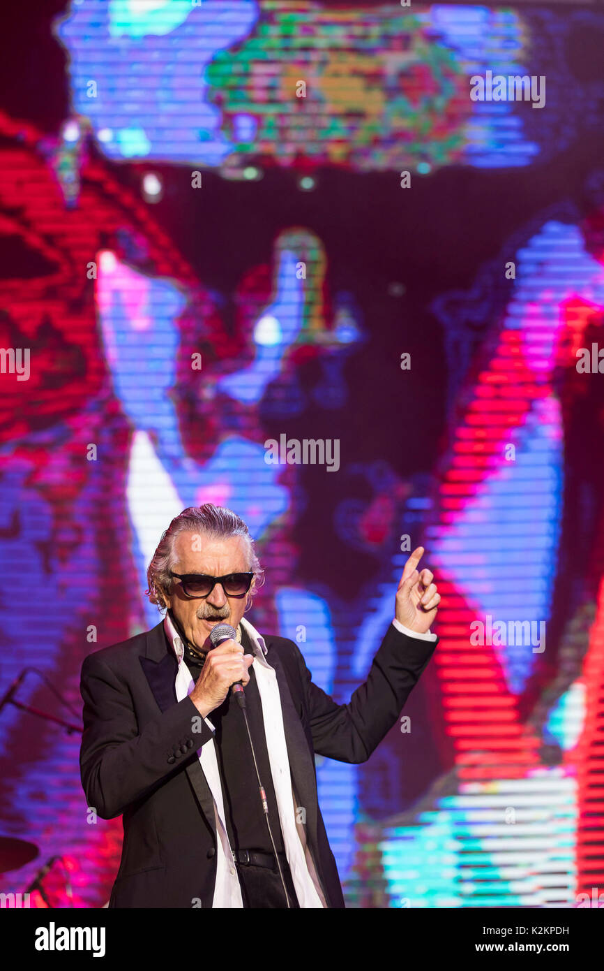 Berlin, Allemagne. Août 31, 2017. Dieter Meier de Yello effectue sur scène à l'IFA-Sommergarten le 31 août 2017 à Berlin, Allemagne. Credit : Geisler-Fotopress/Alamy Live News Banque D'Images