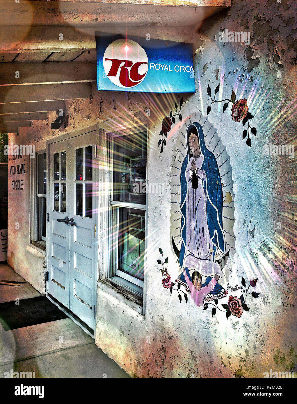 RC COLA ET LE SAINT PEINT SUR L'ancien magasin avant. Banque D'Images