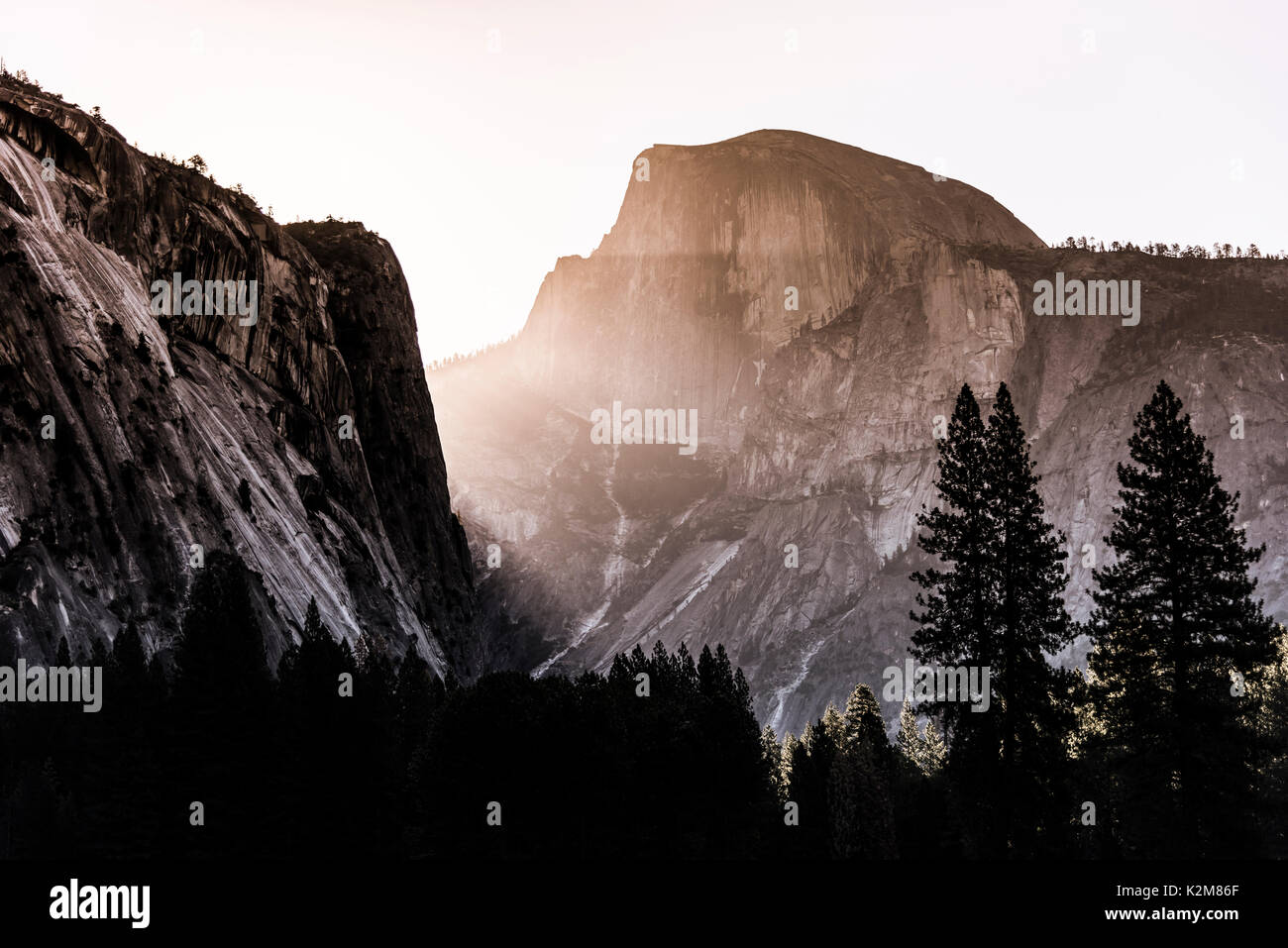 Lever du soleil demi dôme Yosemite National Park California Banque D'Images