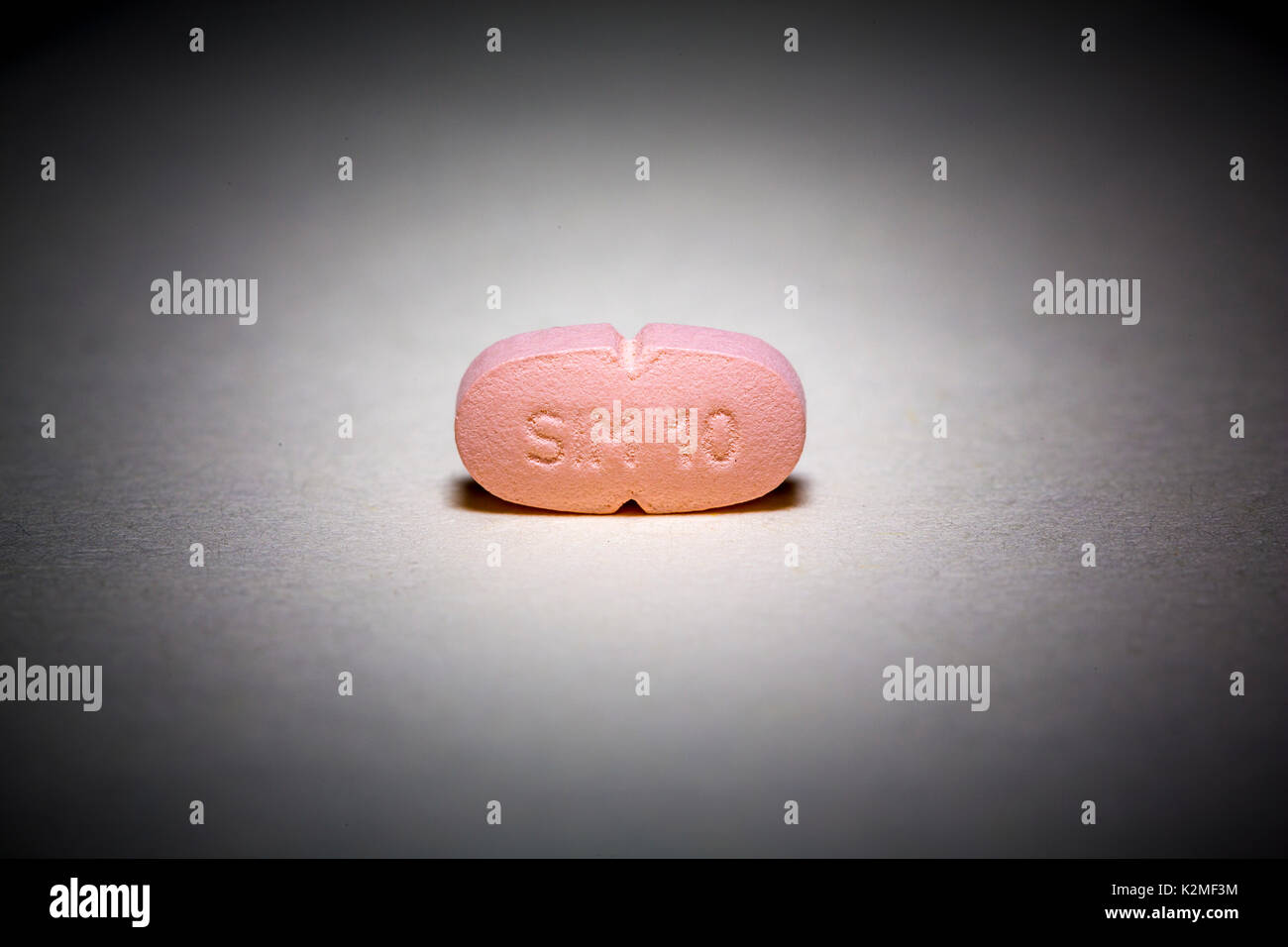 La simvastatine, statine, comprimé, comprimé,médecine pour abaisser le mauvais cholestérol. Banque D'Images