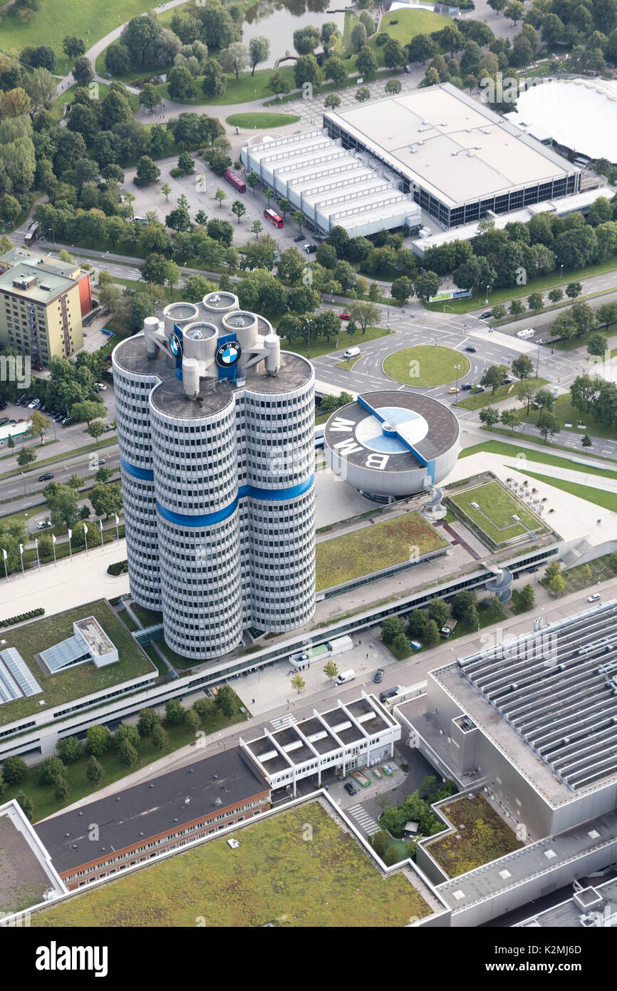 Vue aérienne de l'Administration centrale et du Musée BMW, suis Riesenfeld, Munich, Allemagne Banque D'Images