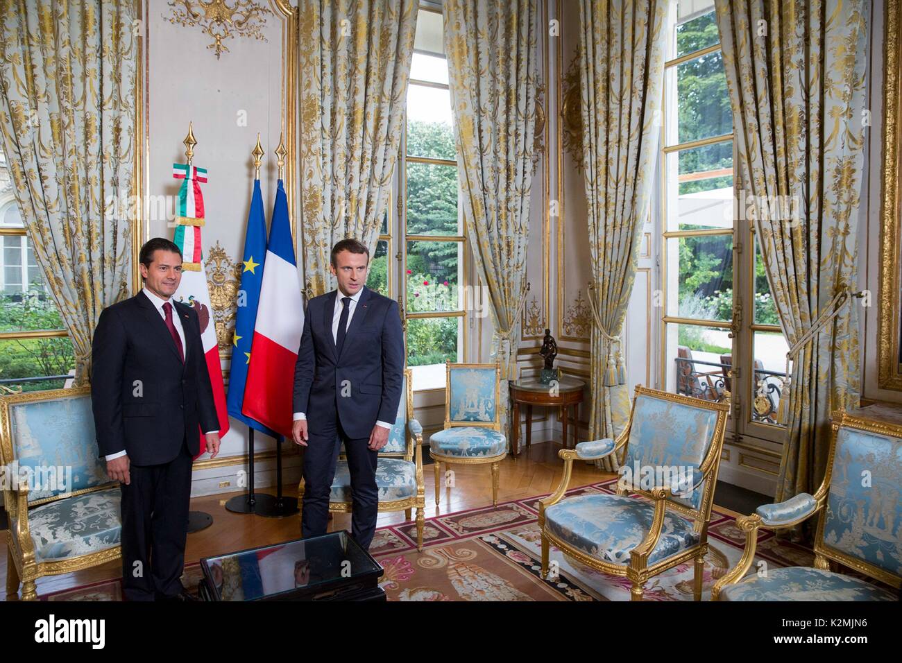 Le Président mexicain Enrique Pena Nieto, gauche, lors d'une réunion bilatérale avec le président français, Emmanuel Macron à l'Elysée le 7 juillet 2017 à Paris, France. Banque D'Images