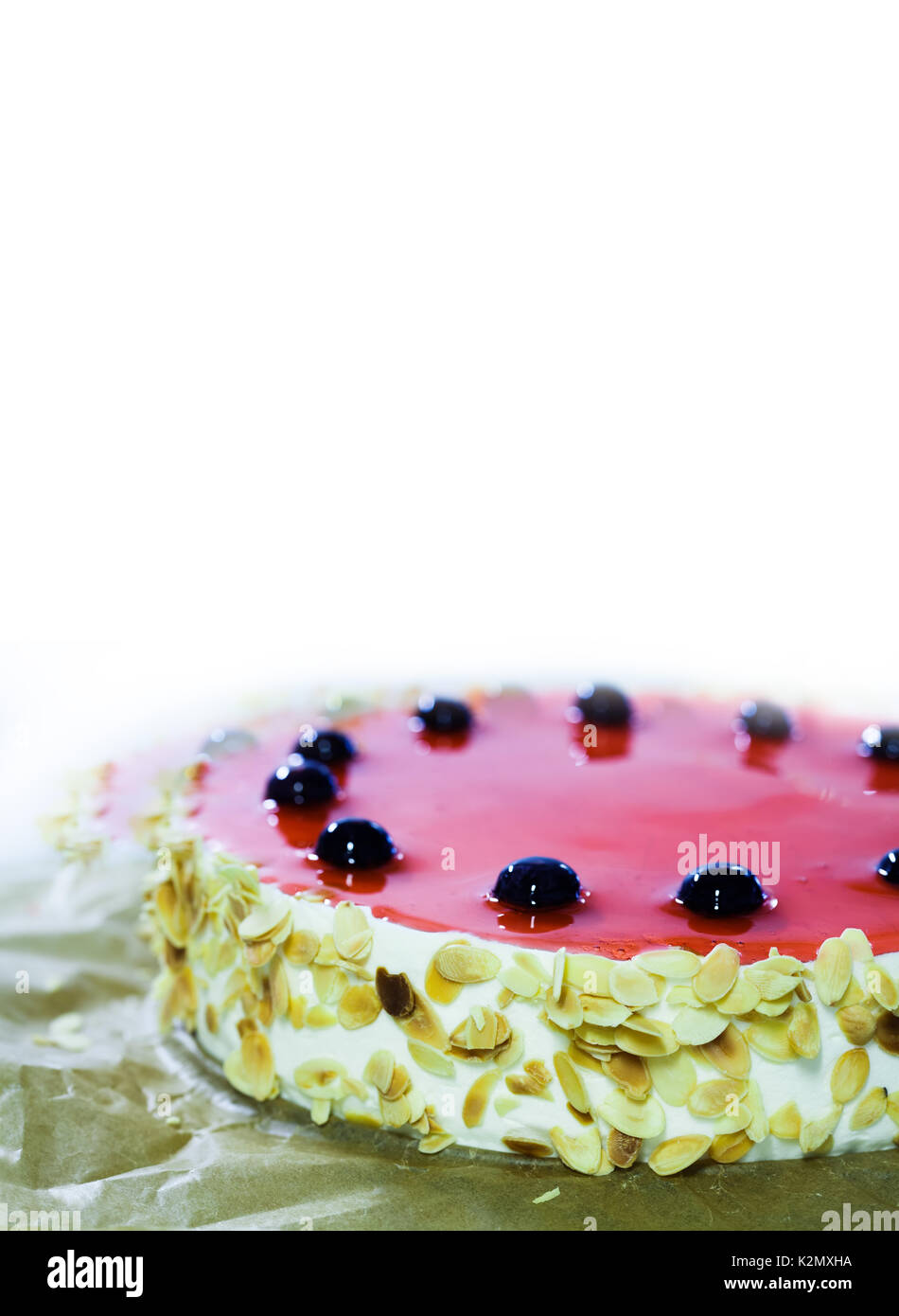 Gateau D Anniversaire Avec Black Cherry Red Jelly Flocons D Amandes Fond Blanc Copie De L Espace Dessert Menu Design Modele Photo Stock Alamy Gateau D Anniversaire Avec Black Cherry Red Jelly Flocons D Amandes Fond Blanc Copie De L Espace Dessert Menu Design Modele Photo Stock Alamy