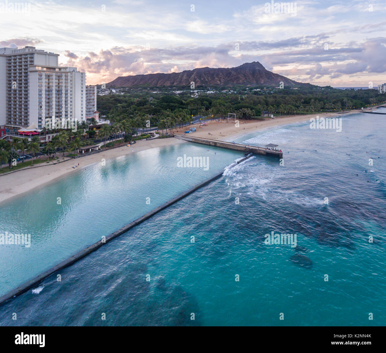 Vue aérienne de Diamond Head et la plage de Waikiki à Honolulu, Hawaii Banque D'Images