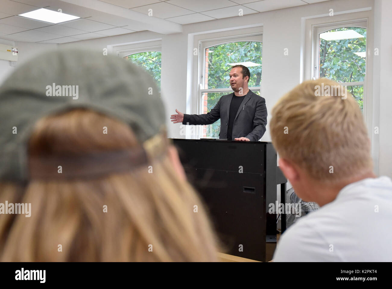Londres, Royaume-Uni. 31 août 2017. Les jeunes musiciens de l'espoir d'être champion Concerts 2017 participer à un boot camp avec des experts de l'industrie à music studios à l'extrémité ouest de l'avant de leurs prochains concerts Grand Final à Westfield London. Concerts est le maire de Londres aux spectacles annuels concours pour jeunes auteurs-compositeurs et interprètes âgés de 11 à 25 ans. Crédit : Stephen Chung / Alamy Live News Banque D'Images