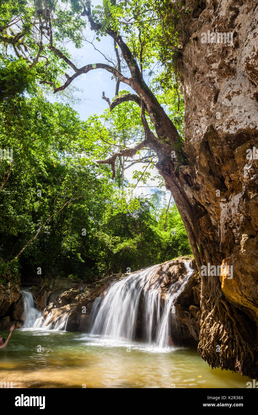 Cascade et rivière à Samana Banque D'Images