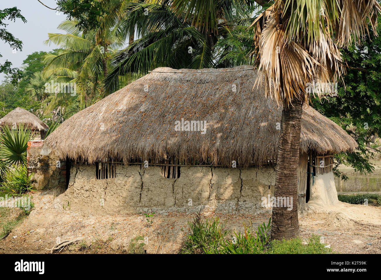 Maisons traditionnelles de l'argile sur la zone Parc national des Sundarbans dans le plus grand delta du Gange en Inde, Bengale occidental Banque D'Images