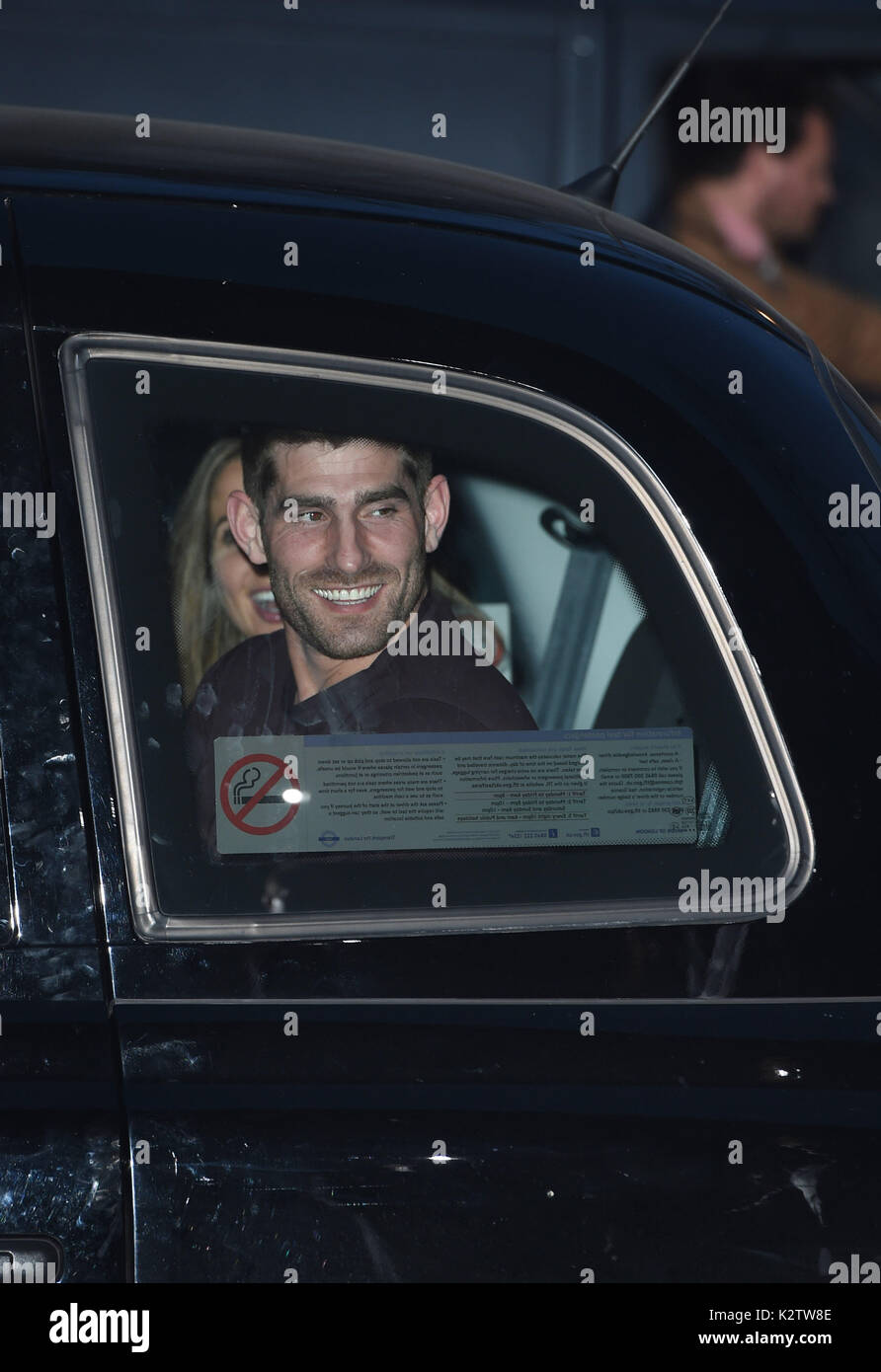 La photo doit être crédité ©Presse Alpha 079965 28/03/2017 Ched Evans dans un taxi conduit par le Gala 2017 Portrait à la National Portrait Gallery de Londres Banque D'Images