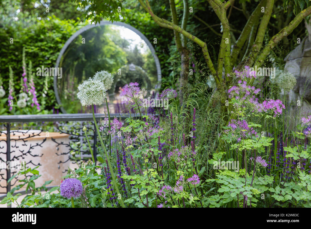 La CSGC jardin centenaire, designer David domoney médaille d'argent. Banque D'Images