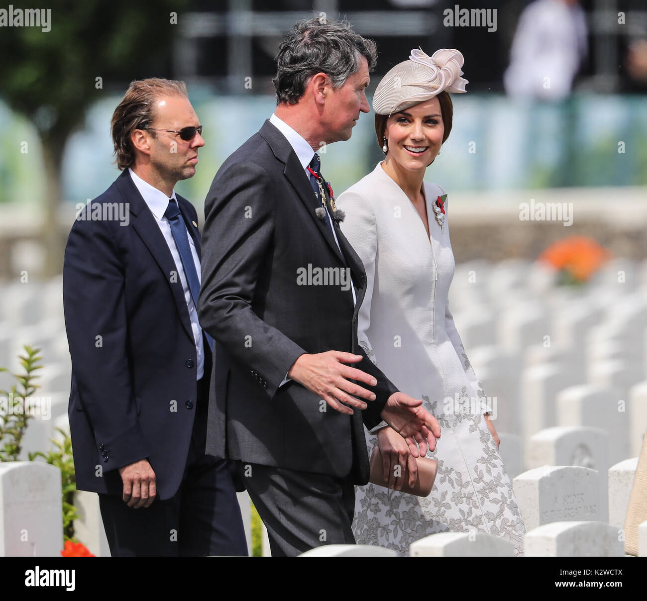 Le Prince de Galles, accompagné par le duc et la duchesse de Cambridge, le Roi et Reine des Belges assister à un service commémoratif à la commissions des sépultures de guerre du Commonwealth, cimetière de Tyne Cot. Comprend : le Commandant Tim Laurence, Catherine duchesse de Cambridge, Kate Middleton Où : Zonnebeke, Belgique Quand : 31 Jul 2017 Crédit : John Rainford/WENN.com Banque D'Images