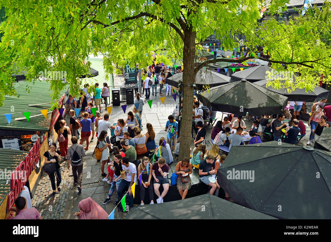 Londres, Angleterre, Royaume-Uni. Camden Lock Market - stands de nourriture Banque D'Images