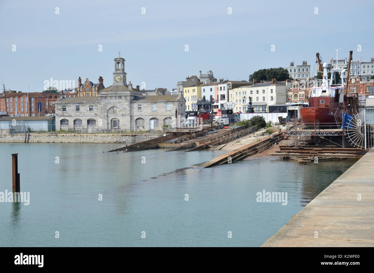 Le port de Ramsgate, Kent sur une maison de banque août occupé Banque D'Images