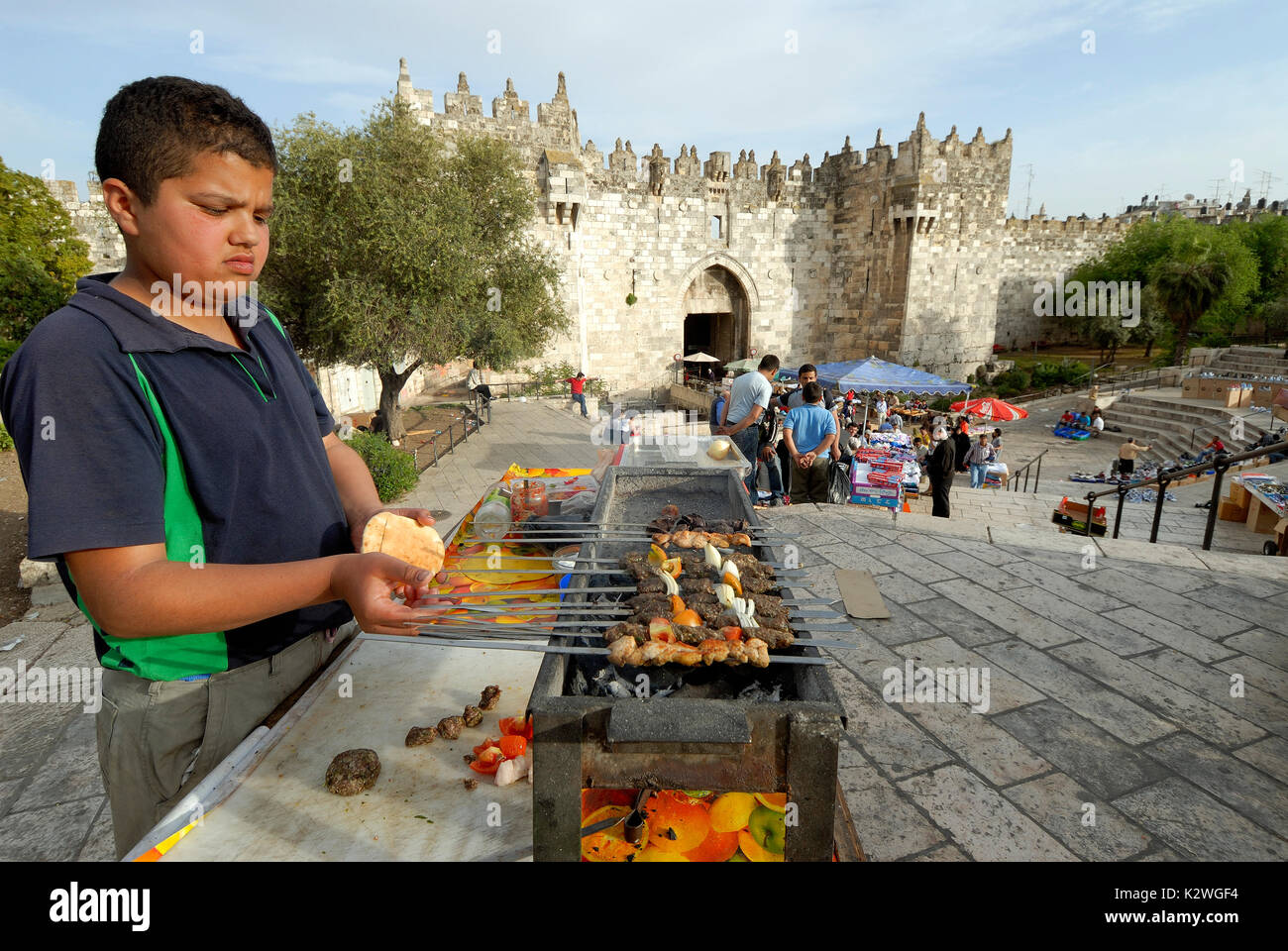 L'alimentation de rue en face de la Porte de Damas. Vieille Ville. Jérusalem, Israël Banque D'Images