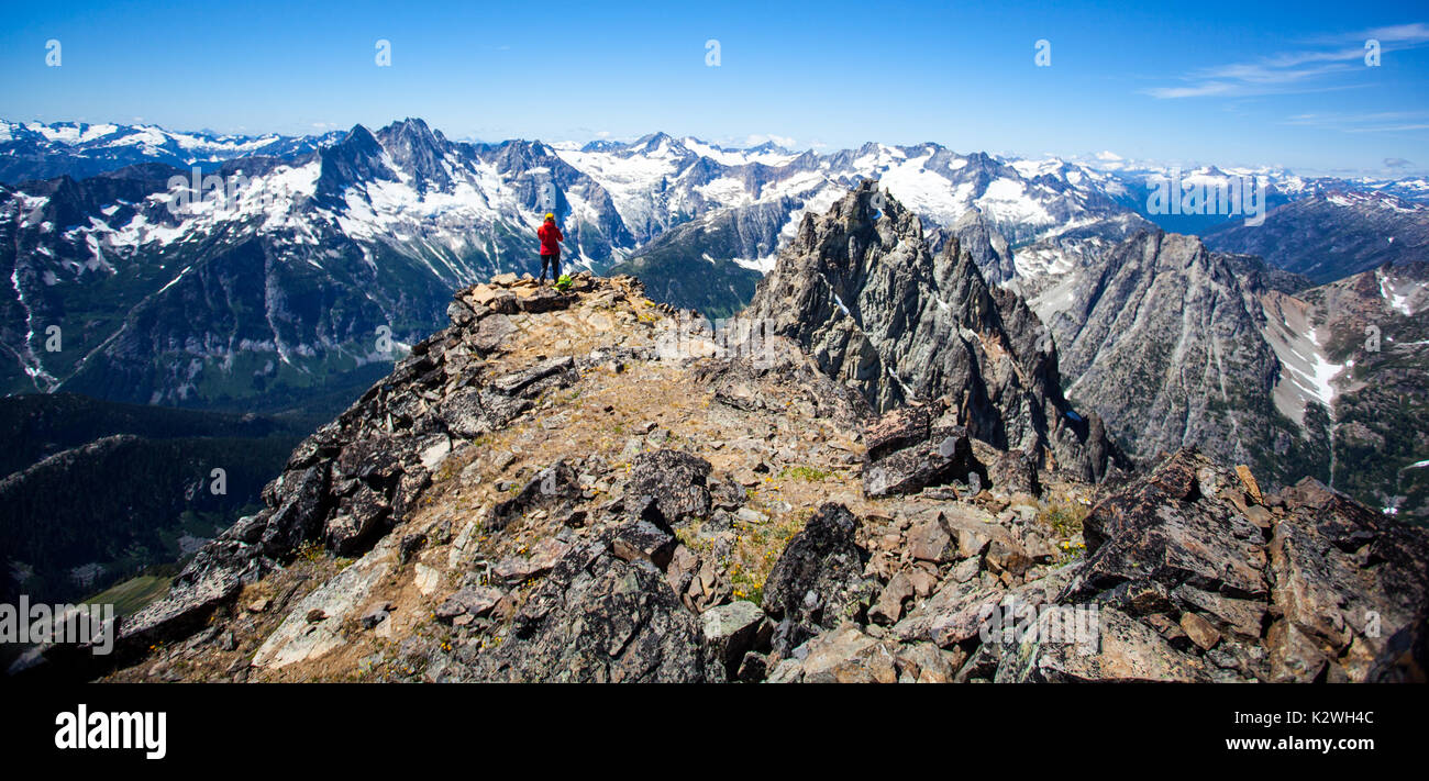 À la recherche de notre pic noir dans la montagne, des Cascades du Nord Washington Banque D'Images