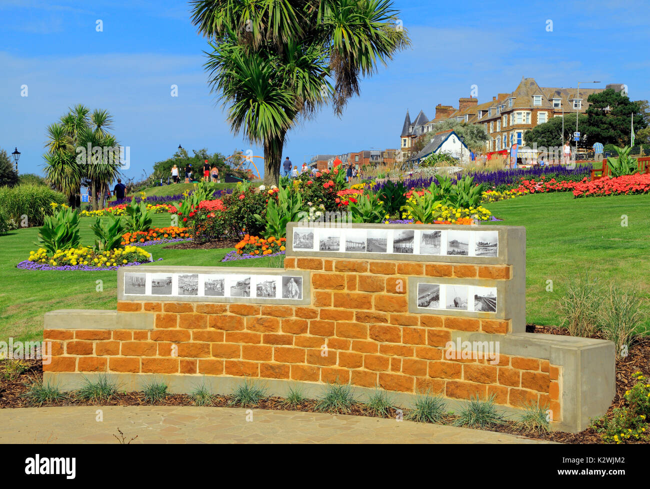 "Le temps et la marée, Esplanade Gardens, falaise, Marine Parade, Hunstanton, Norfolk, England, UK Banque D'Images