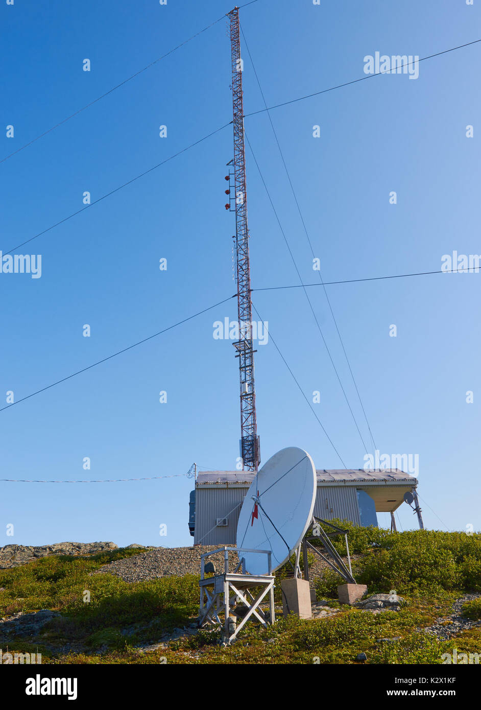 Antenne Satellite et de l'émetteur, Terre-Neuve, Canada Photo Stock - Alamy