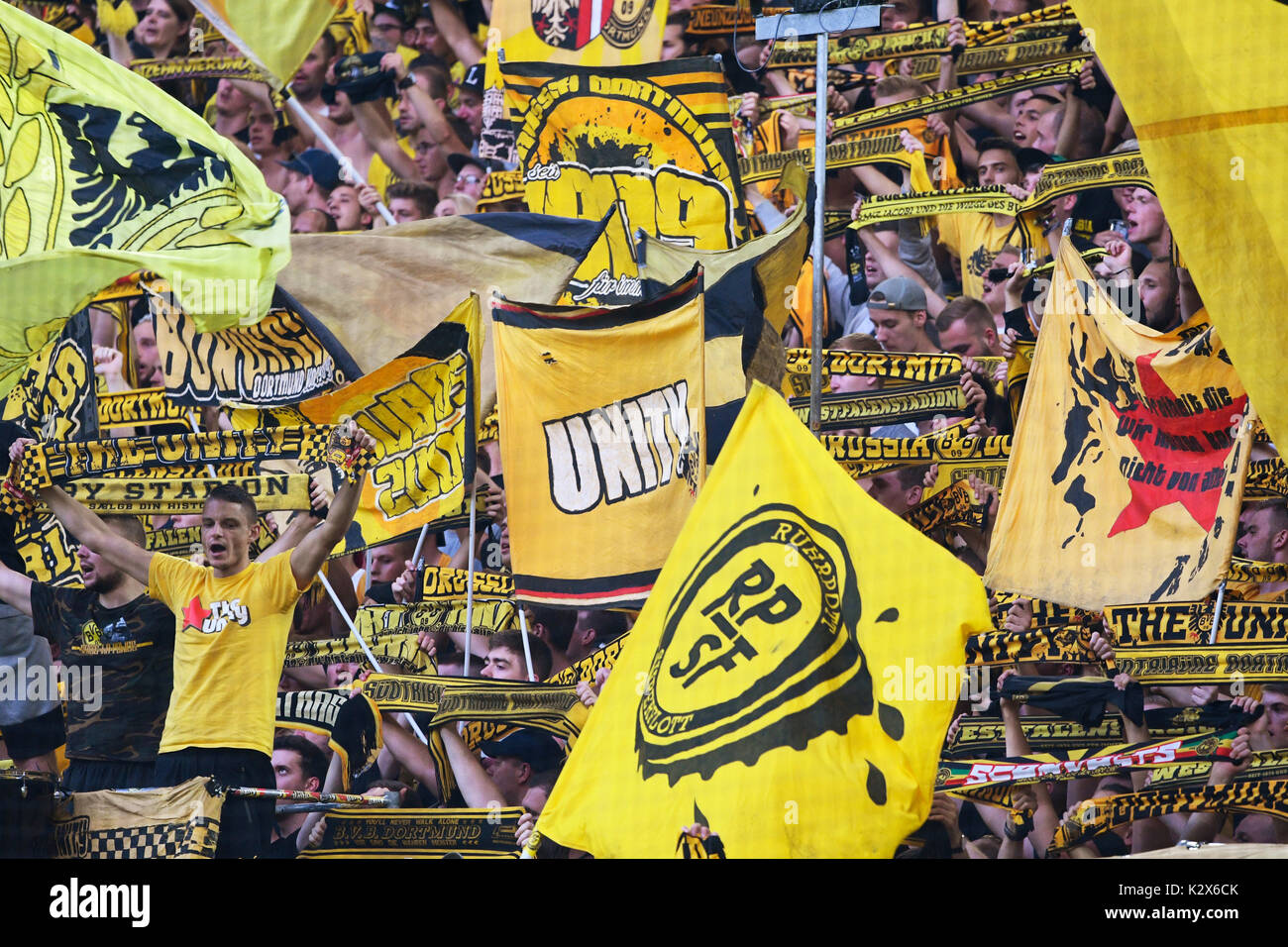 De Signal Iduna Dortmund Allemagne arena, 26.8.2017, 1ère ligue allemande de football, Bundesliga 2017/18 ème Journée 2 saison , Borussia Dortmund (bvb) vs Hertha BSC Berlin ---- bvb fans ultras, 'l'unité' Banque D'Images