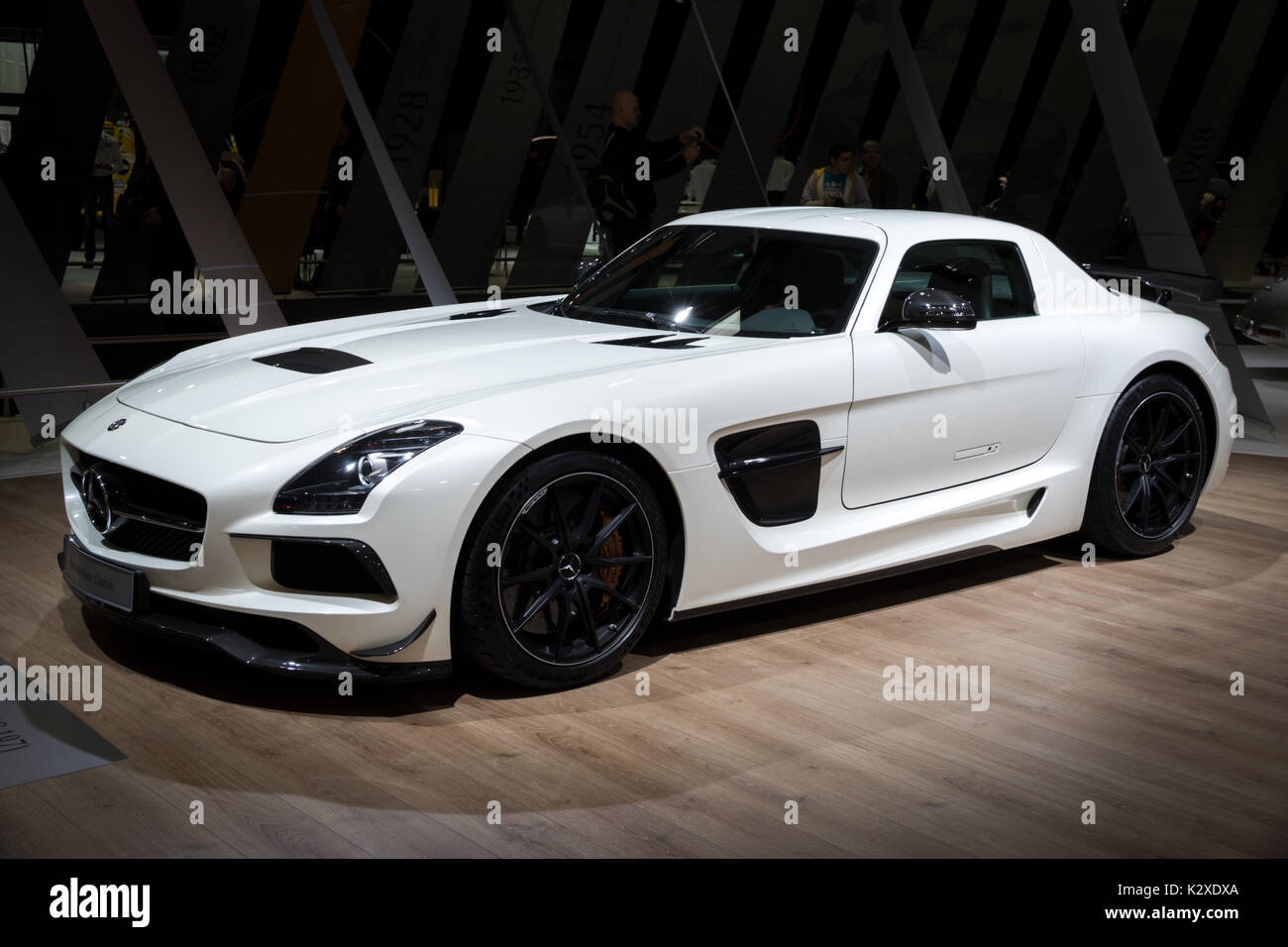 ESSEN, ALLEMAGNE - Apr 6, 2017 : 2013 Mercedes Benz SLS AMG Black Series coupé (C197) Voiture de sport sur l'affichage à la Techno Classica Essen Car Show Banque D'Images