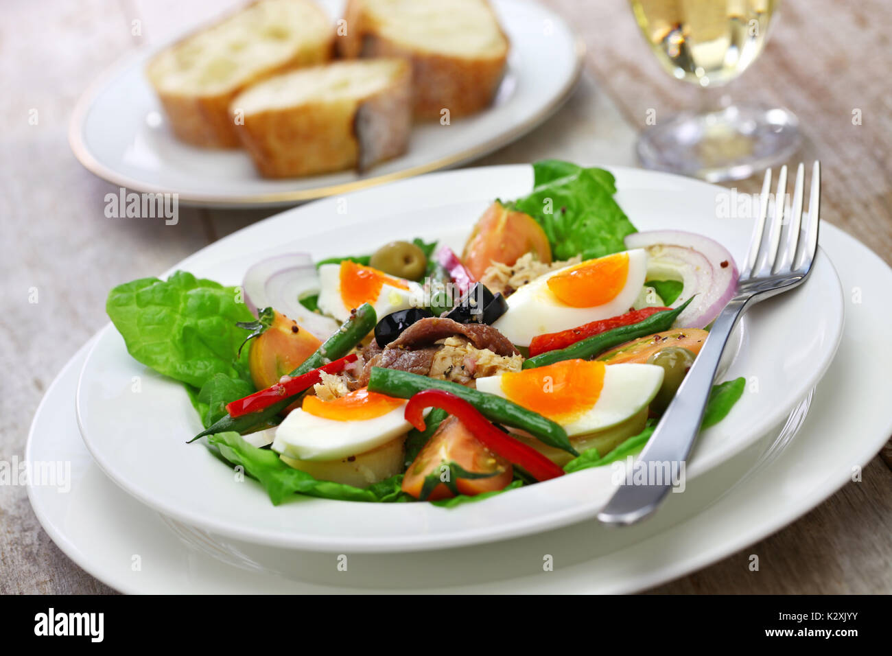 Salade niçoise, cuisine traditionnelle française Banque D'Images