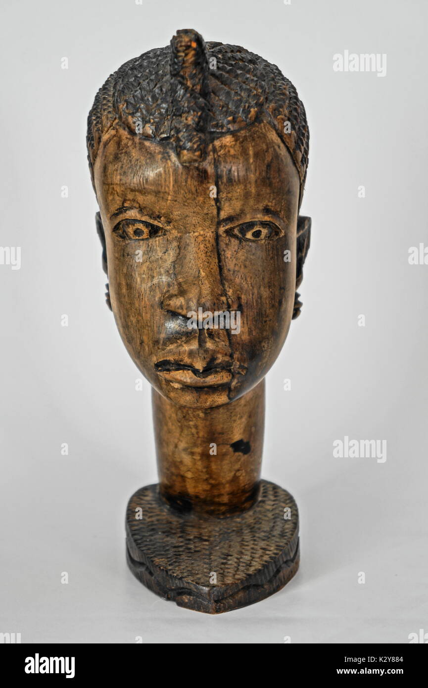 46 photos) african sculpture sur bois de la femme/tête de l'homme  d'origine. sculpture en bois sculpté à la main. brun bois buste tribal.  isolé sur blanc Photo Stock - Alamy