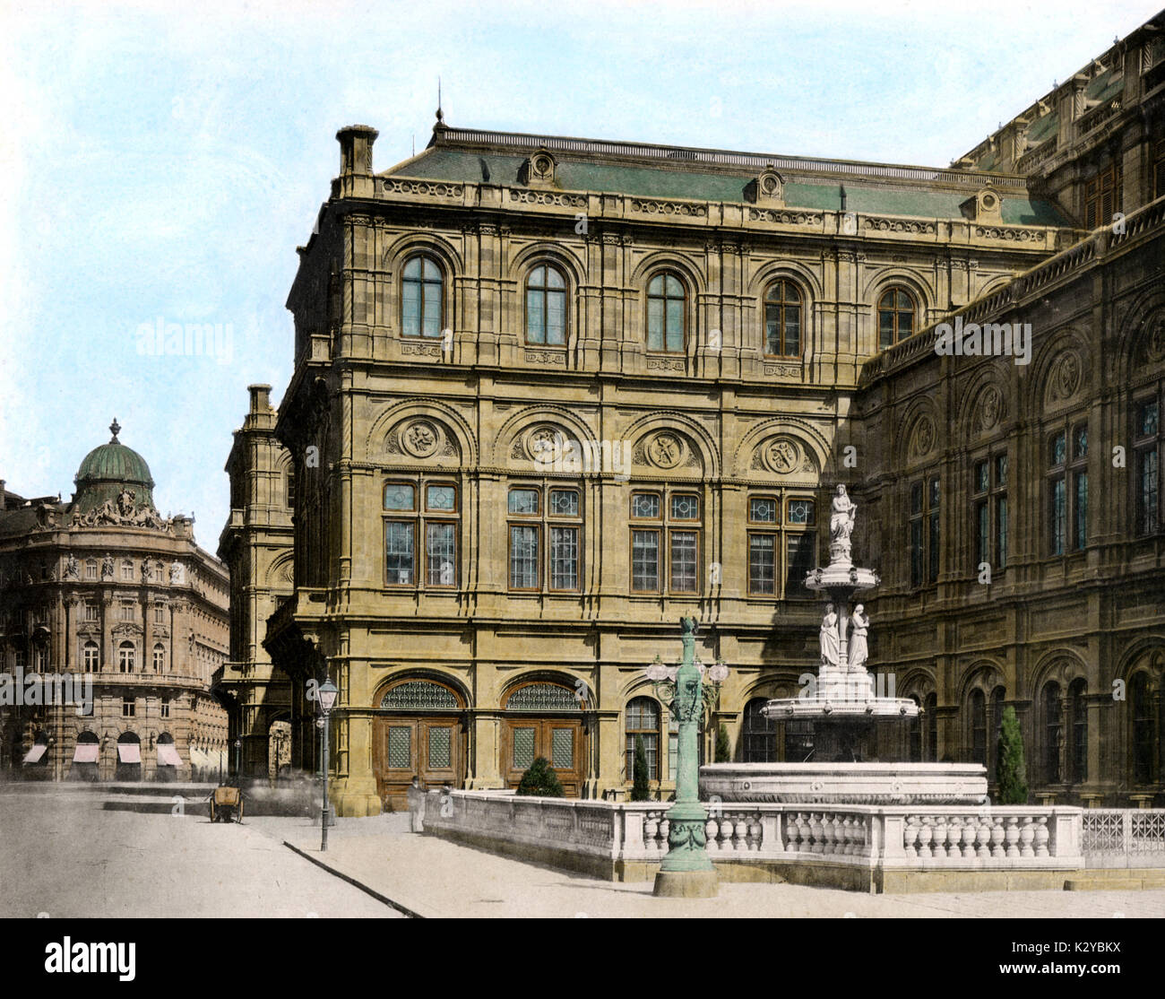 Opéra de Vienne - Vue latérale vers Operngasse, c.1900. L'opéra dont jouissent ses plus grands chefs sous la direction de Gustav Mahler (1897-1907). Mozart / Mahler connexion. Banque D'Images