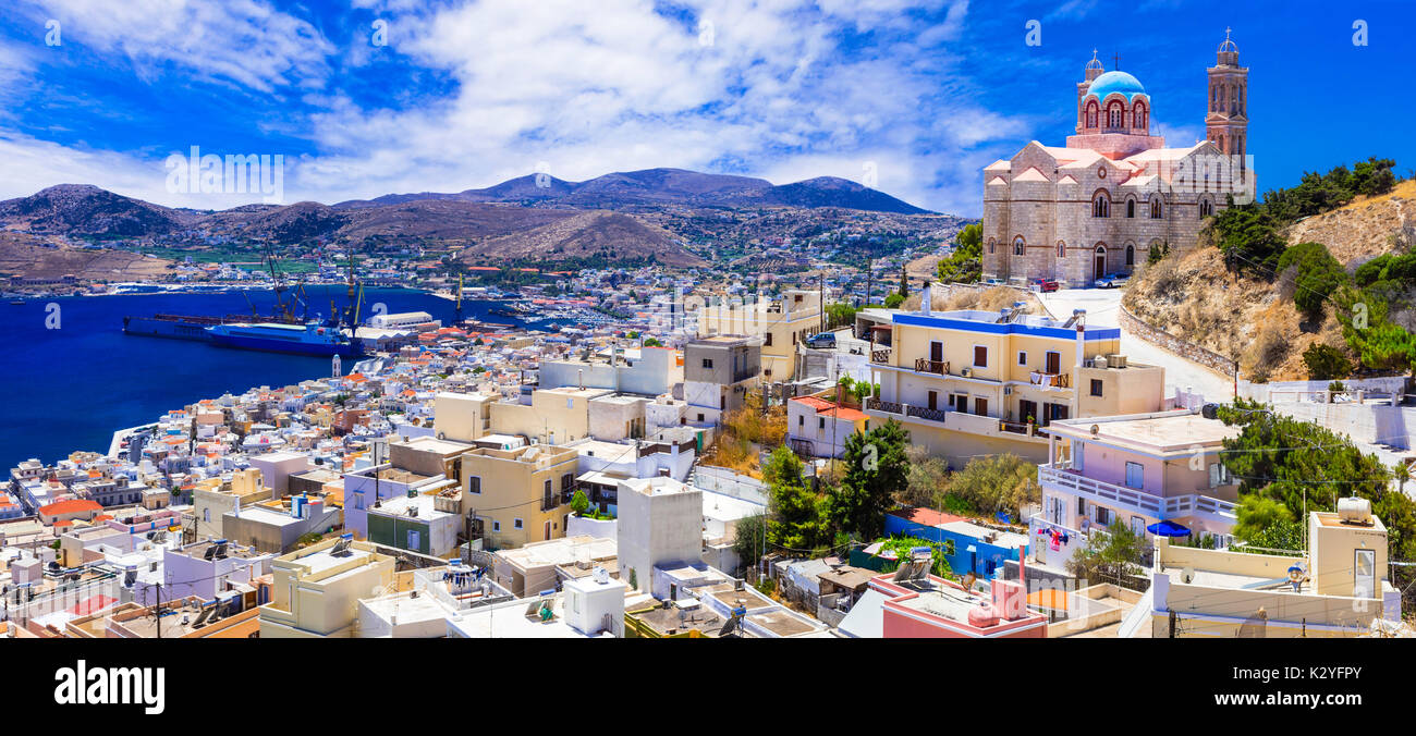 Beau village de Ano Syros,vue panoramique,grèce. Banque D'Images