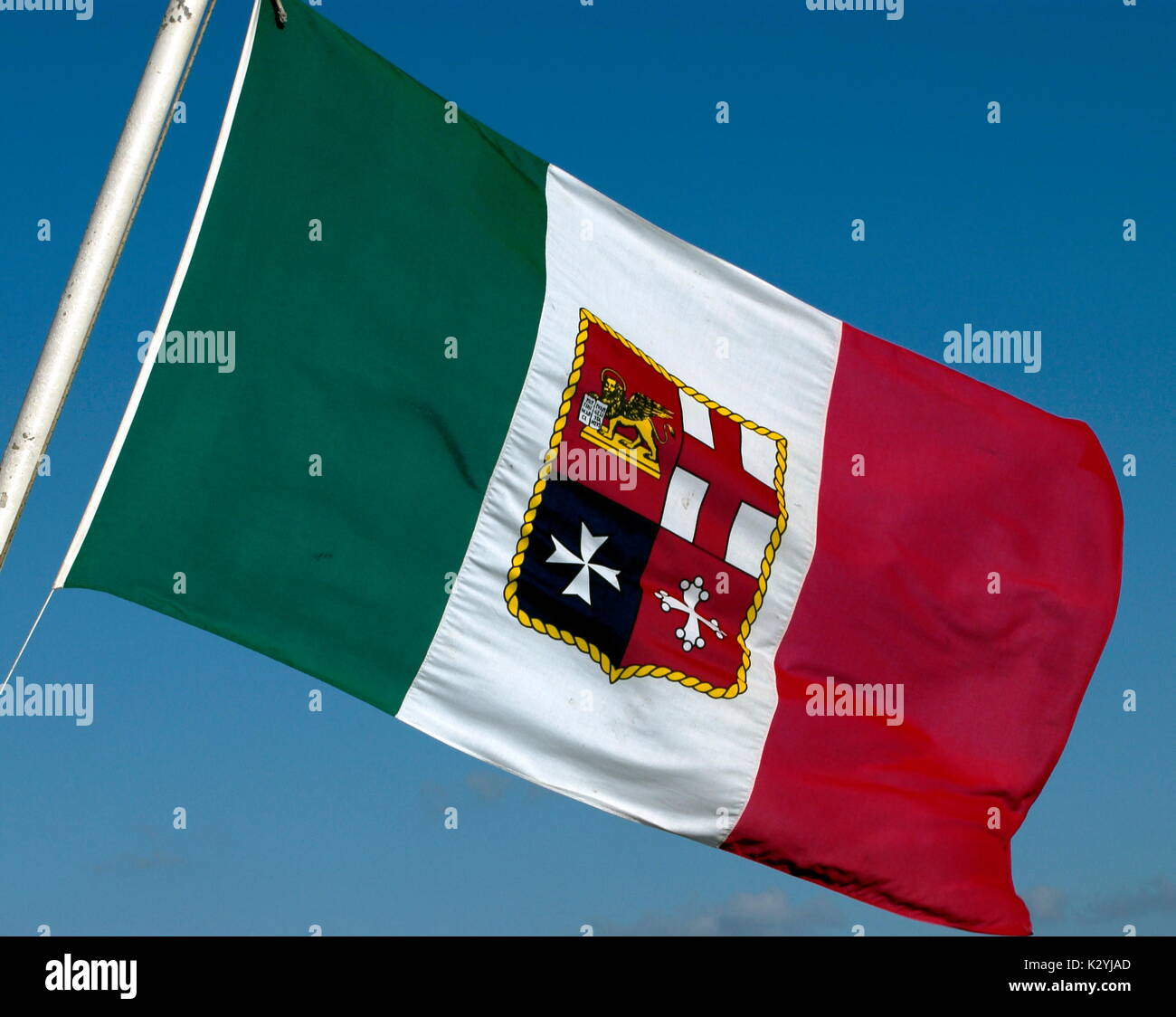 AJAXNETPHOTO. Manche. - Drapeau de la marine marchande italienne - l'ÉTOILE DE LA MARINE MARCHANDE. PHOTO:JONATHAN/EASTLNAD AJAX REF:D61004 1107 Banque D'Images