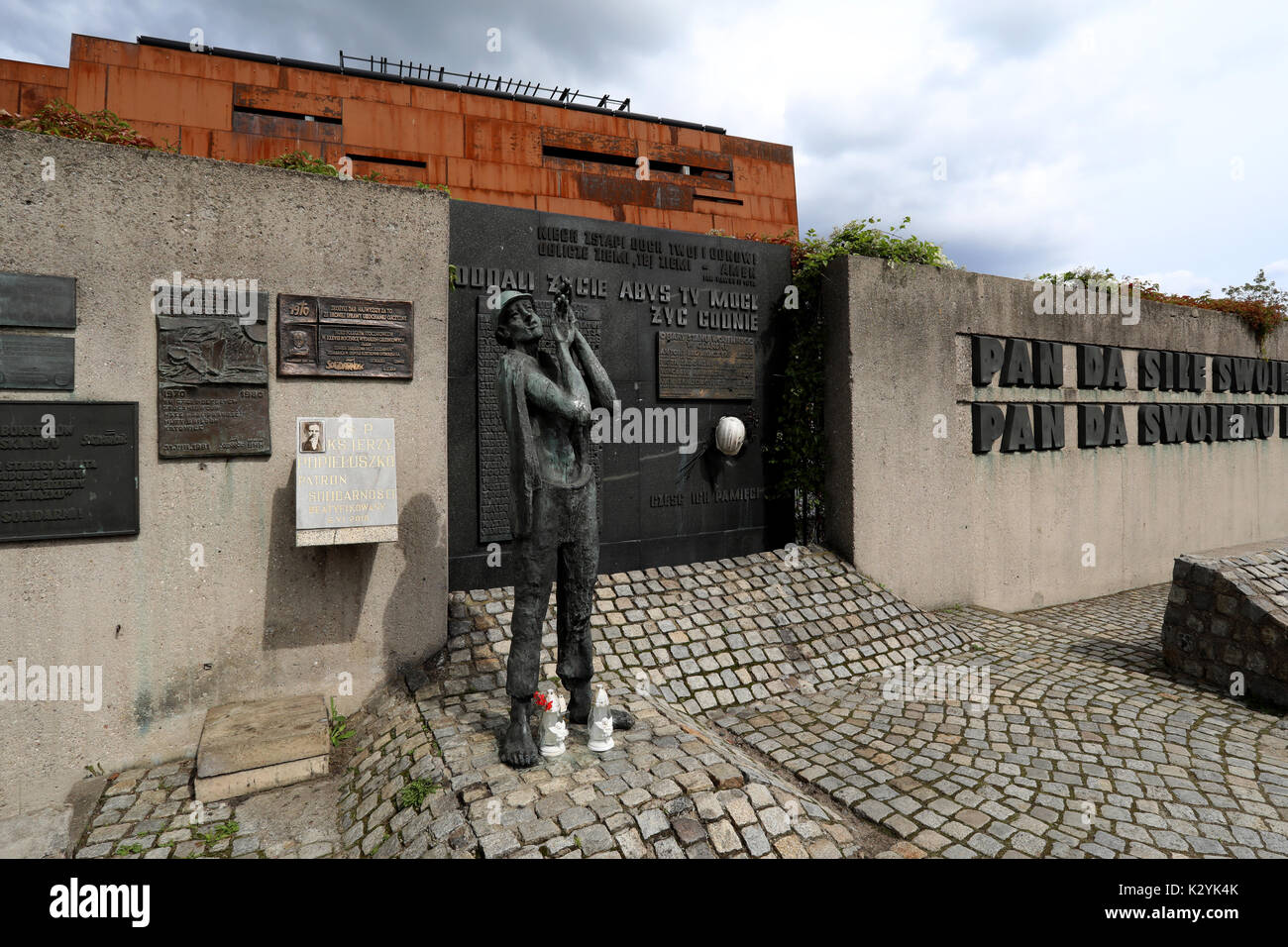 Une partie de la mémoire des travailleurs des chantiers navals, tombé à l'entrée du chantier naval de Gdańsk à Gdańsk, Pologne le 20 août 2017. Banque D'Images